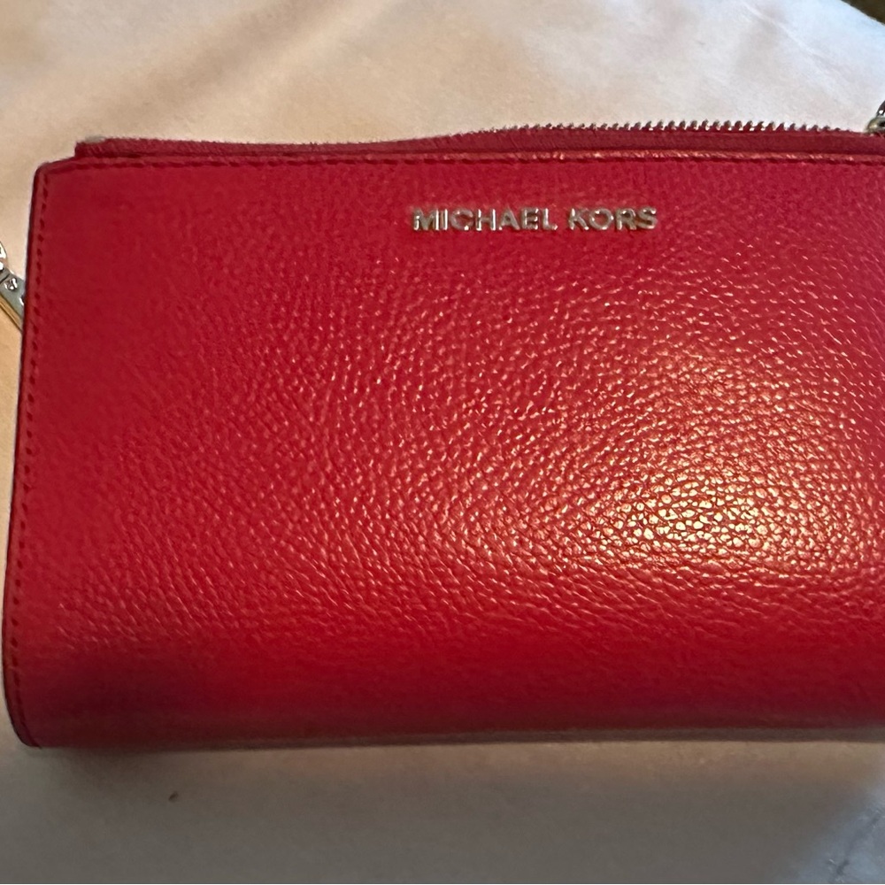 Like New Michael Kors Jet Set Double Zip pebble Leather Wristlet in Red